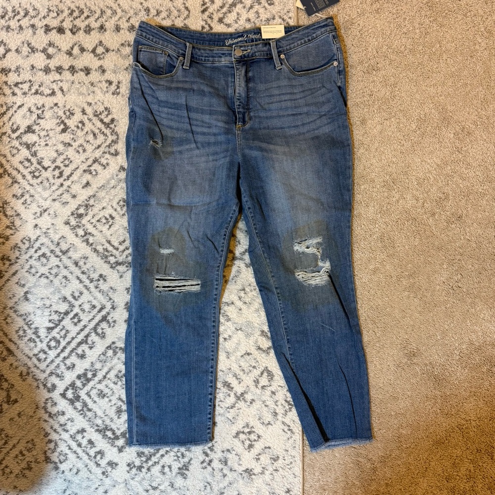 Universal Thread Women's Blue Distressed Jeans